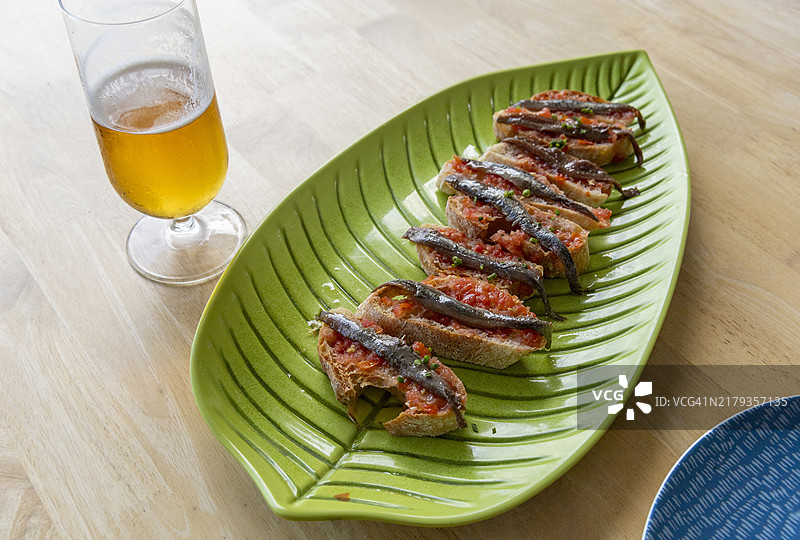 番茄鳀鱼面包图片素材