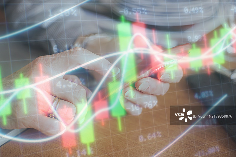 女人投资股票市场远程金融图片素材