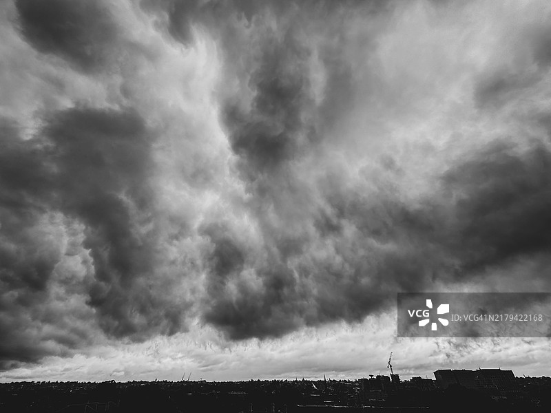 春季暴风雨天空图片素材