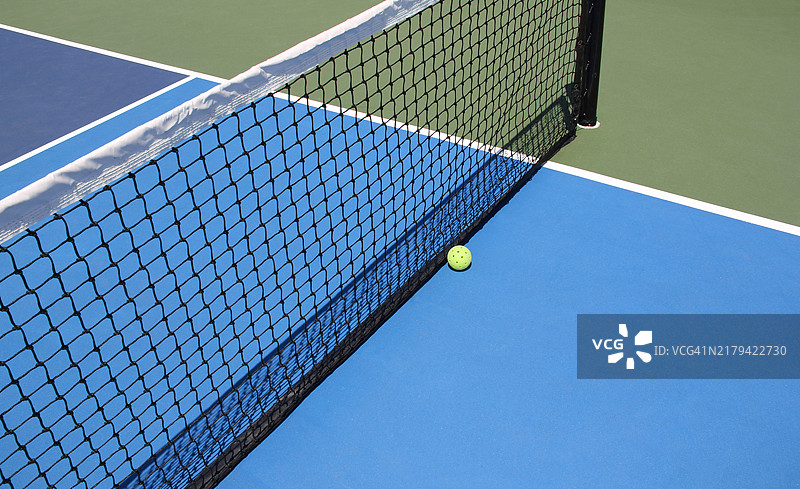 室外匹克球场、球网及场地线图片素材