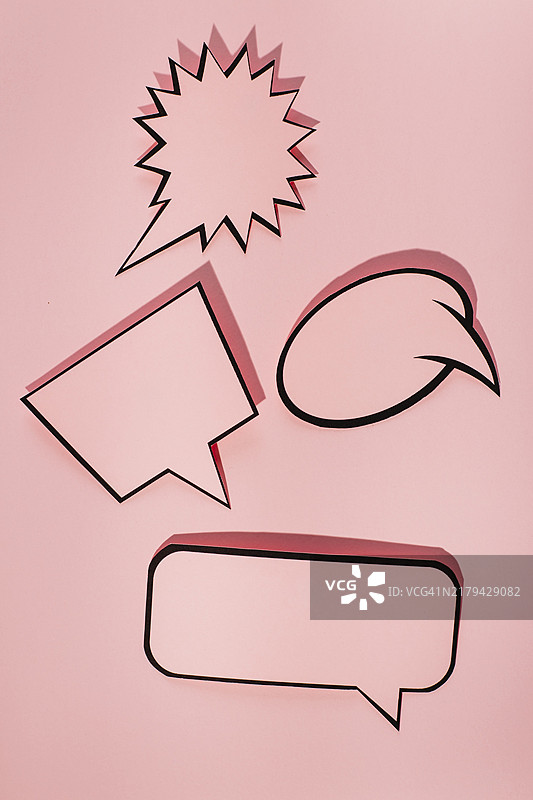 粉色背景上的黑色边框对话气泡图片素材