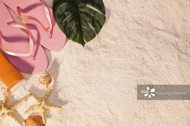 沙滩概念粉色人字拖图片素材