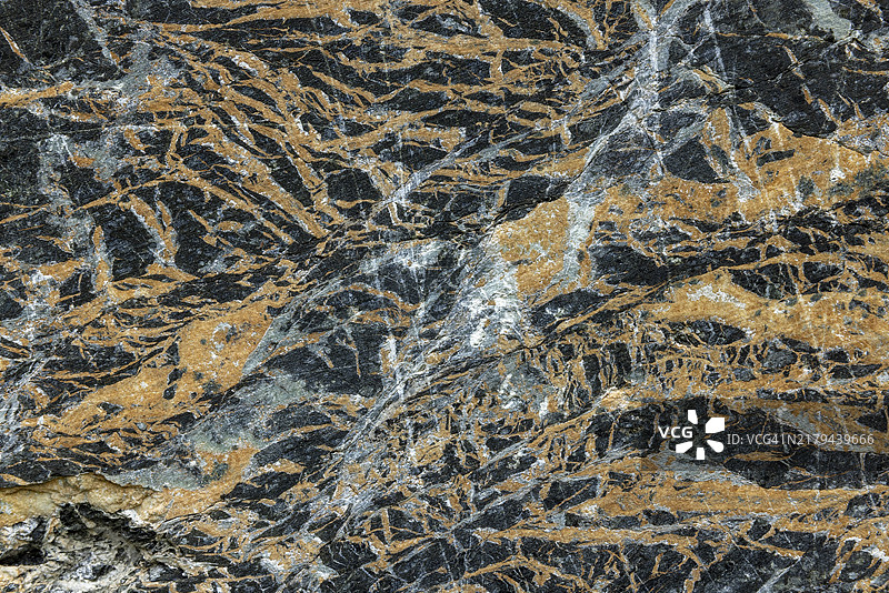 意大利皮埃蒙特巴多内基亚弗雷瑞斯绿色大理石采石场遗址图片素材