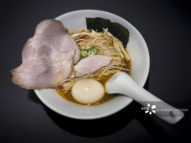 鸭肉鸡肉猪肉酱油拉面图片素材