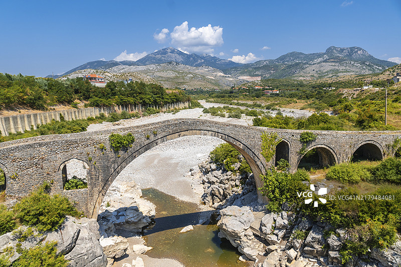 斯库台附近的老梅斯桥，阿尔巴尼亚，欧洲，奥斯曼石拱桥图片素材