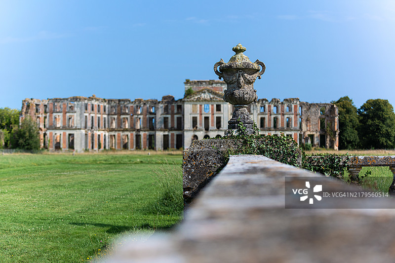 法国厄尔-卢瓦尔省佩尔什地区的拉费泰维达姆城堡遗址图片素材