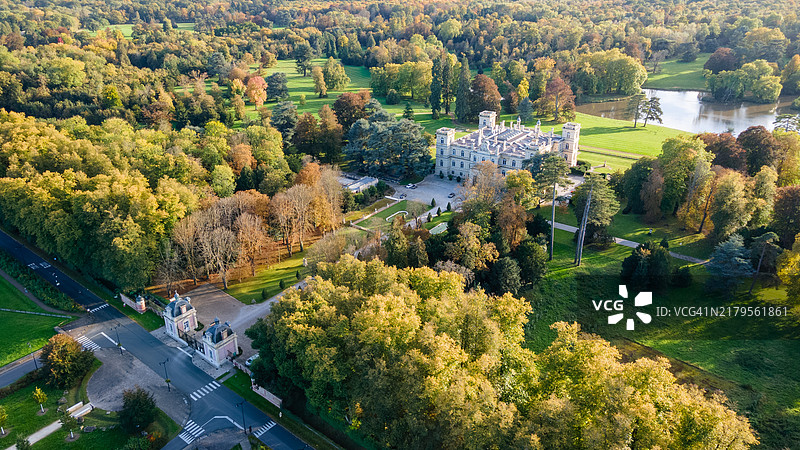 秋天的费里埃尔城堡图片素材