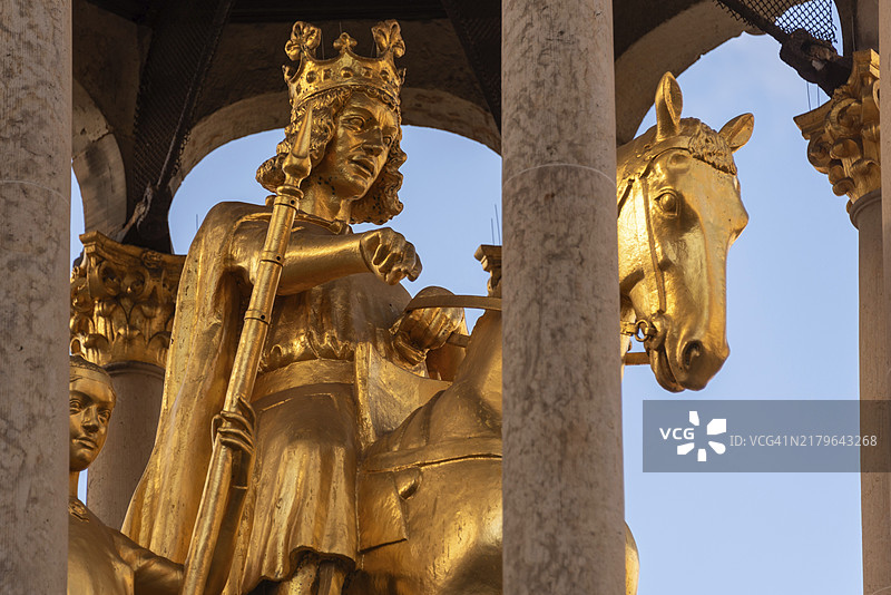 马格德堡金色骑士雕塑图片素材
