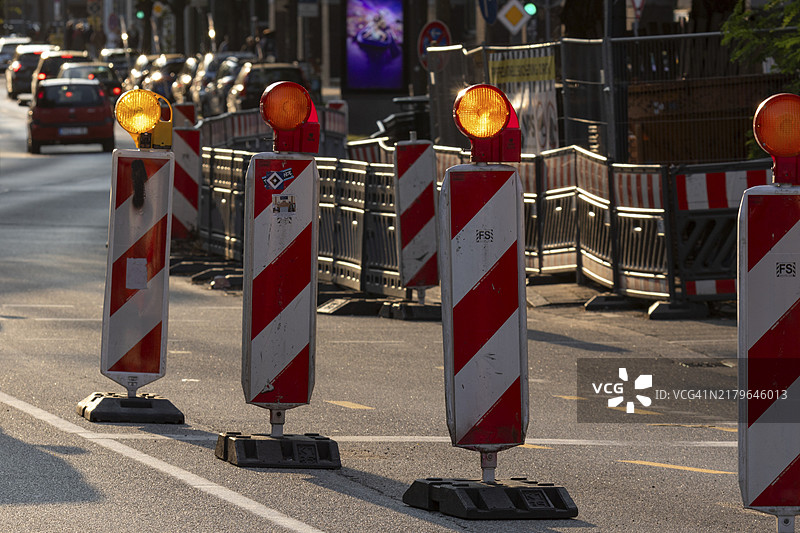 交通，傍晚灯光下的道路工程，汉堡，德国，欧洲图片素材