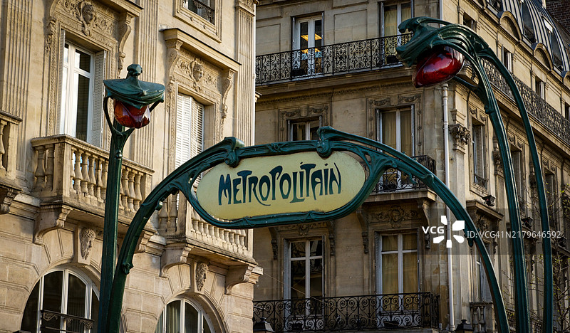 标志性的巴黎地铁入口图片素材