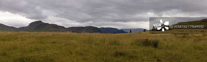 斯佩河源头的群山，位于英国苏格兰高地牛顿莫尔图片素材