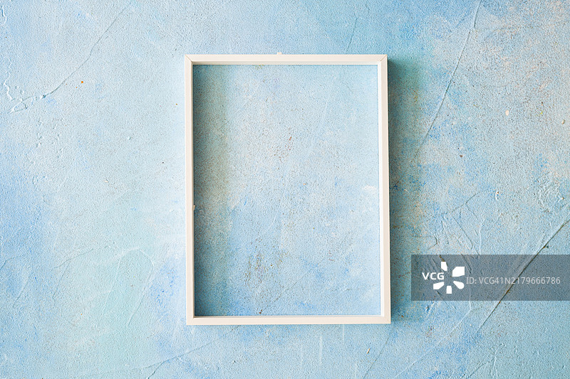 蓝色墙壁的白色边框图片素材