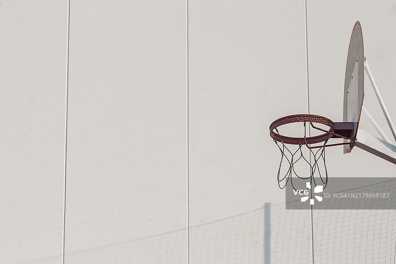 靠墙的篮球框图片素材