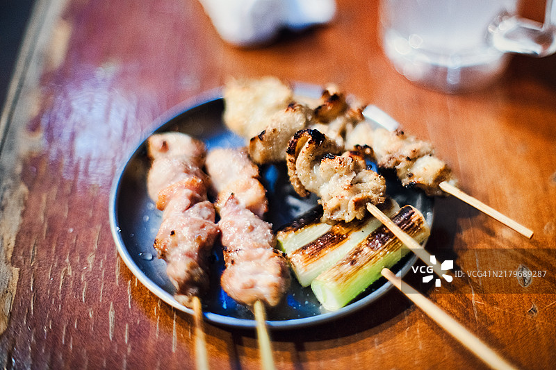 中野烤鸡肉串摊位图片素材