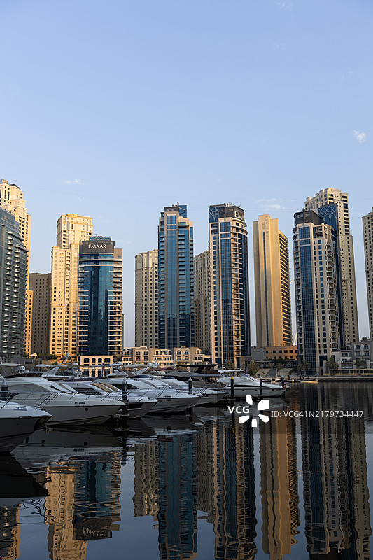 迪拜商业中心与海洋图片素材