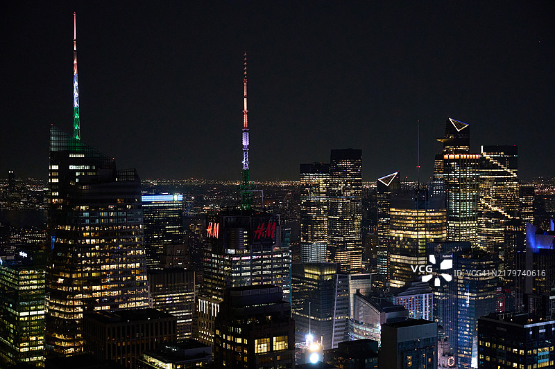夜幕下闪耀的纽约城市天际线图片素材