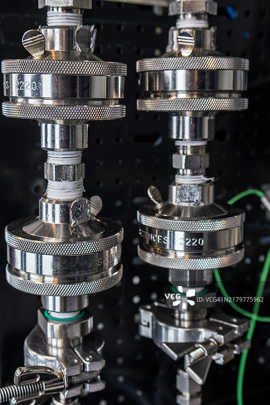 熔炉上的空气过滤器特写图片素材