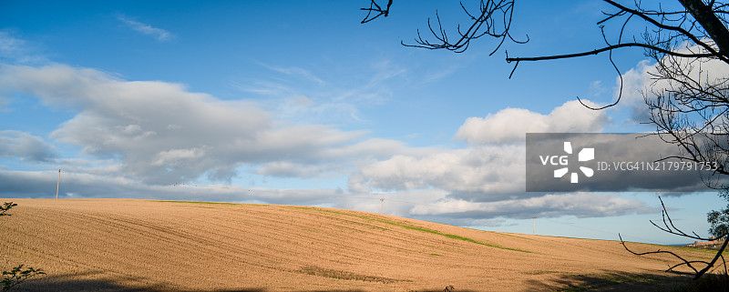 农田上的云景-班堡图片素材