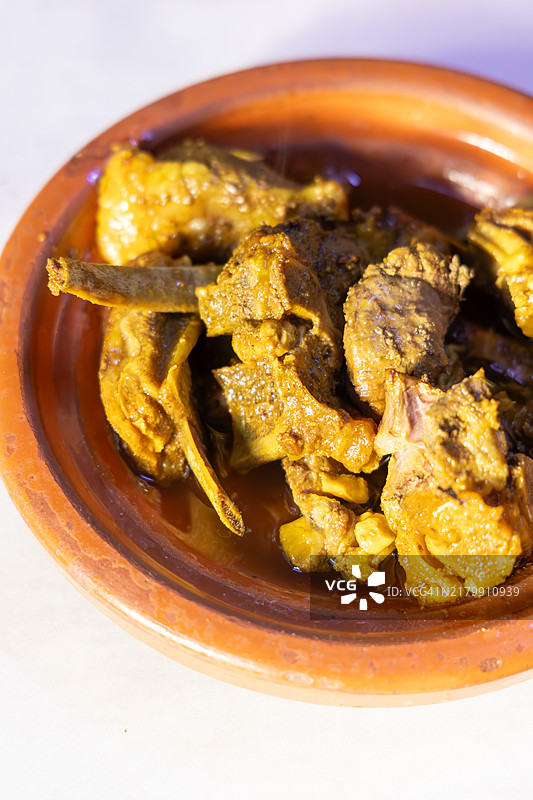 传统丹吉亚马拉喀什牛肉慢炖锅，摩洛哥马拉喀什，北非图片素材