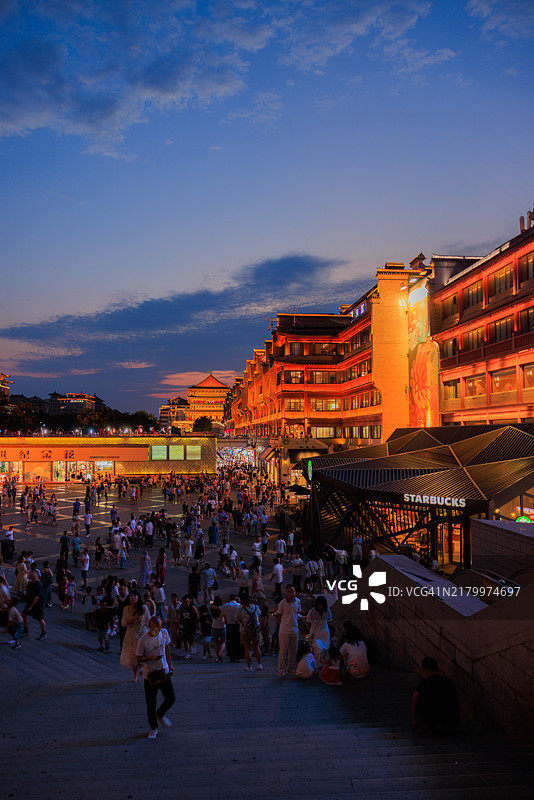 中国西安钟鼓楼广场对面的钟楼图片素材