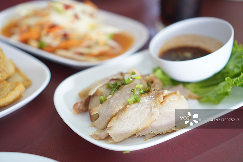 烤猪颈肉图片素材