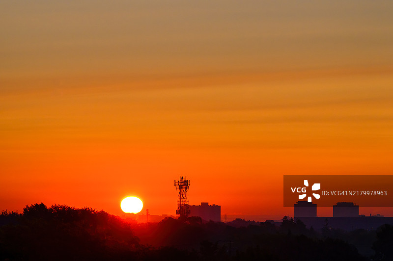 城市日出剪影图片素材