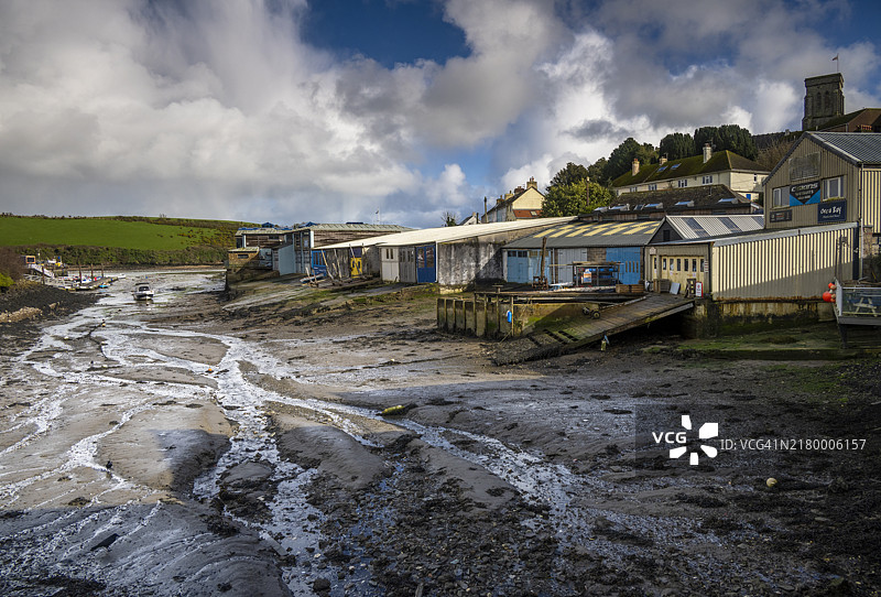 位于德文郡萨尔科姆河口的商业建筑图片素材