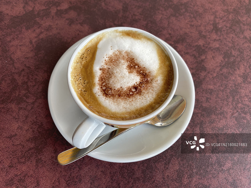 卡布奇诺咖啡、奶泡、可可，意大利博尔扎诺自治省施纳/塞纳图片素材