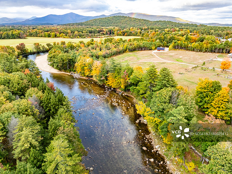美国新罕布什尔州康威的萨科河廊桥图片素材