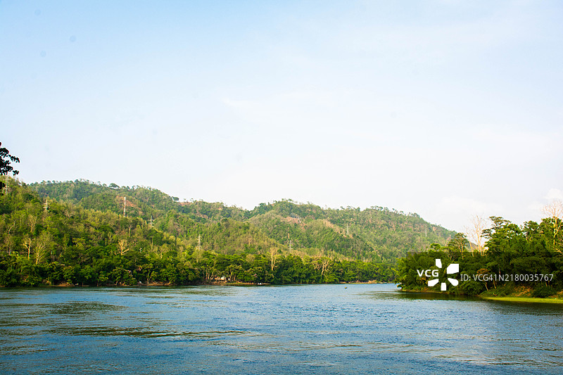 河流与天空的美丽景色图片素材