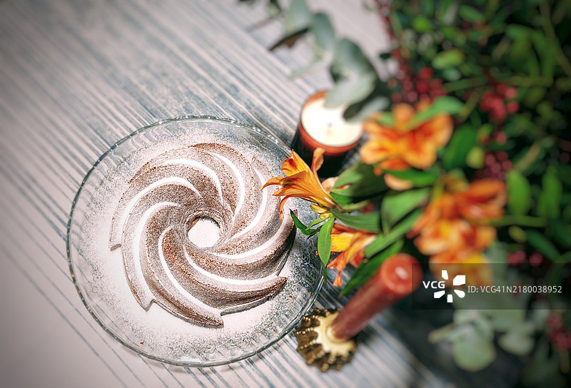 桌子上的蛋糕特写图片素材