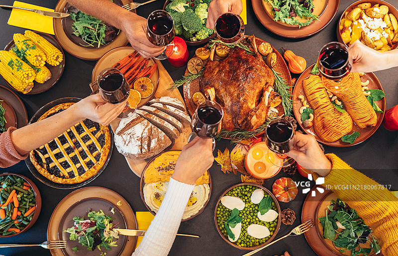 感恩节庆祝敬酒图片素材