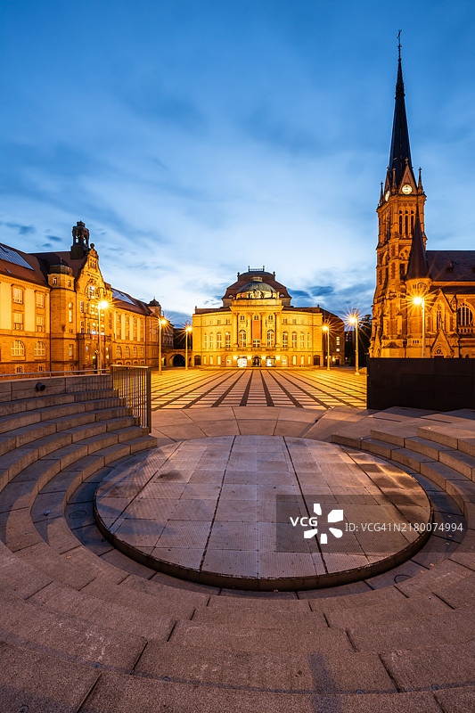 开姆尼茨剧院广场蓝色时刻图片素材