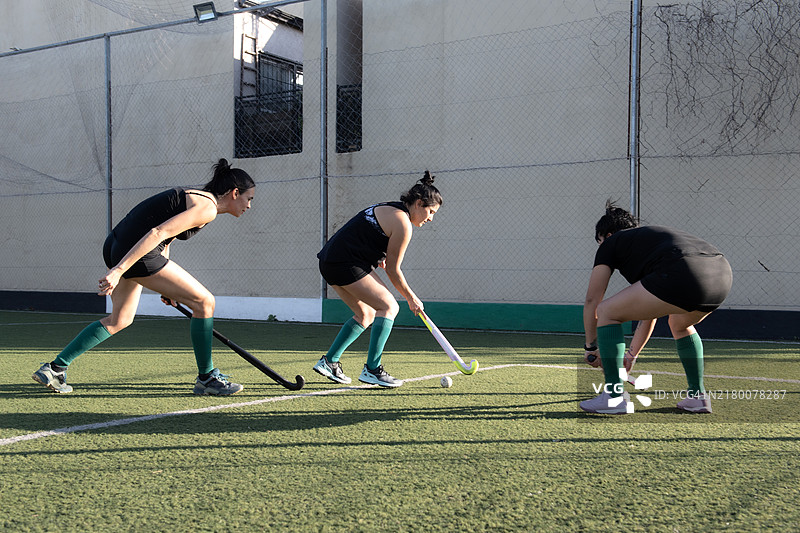 曲棍球运动员在比赛图片素材