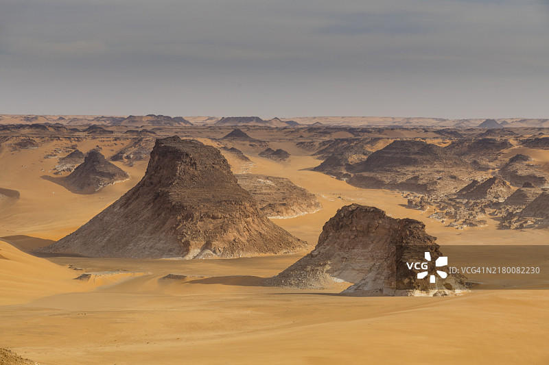 非洲乍得北部奥尼昂加湖泊周边的沙丘，联合国教科文组织景观图片素材