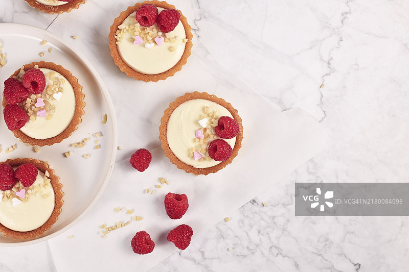 覆盆子杏仁奶油挞俯视图图片素材