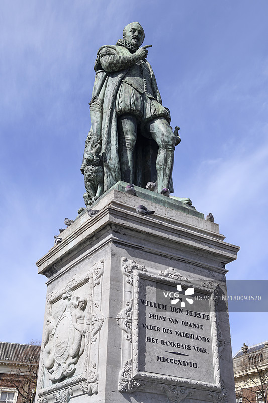 荷兰海牙广场的奥兰治亲王威廉一世雕像图片素材