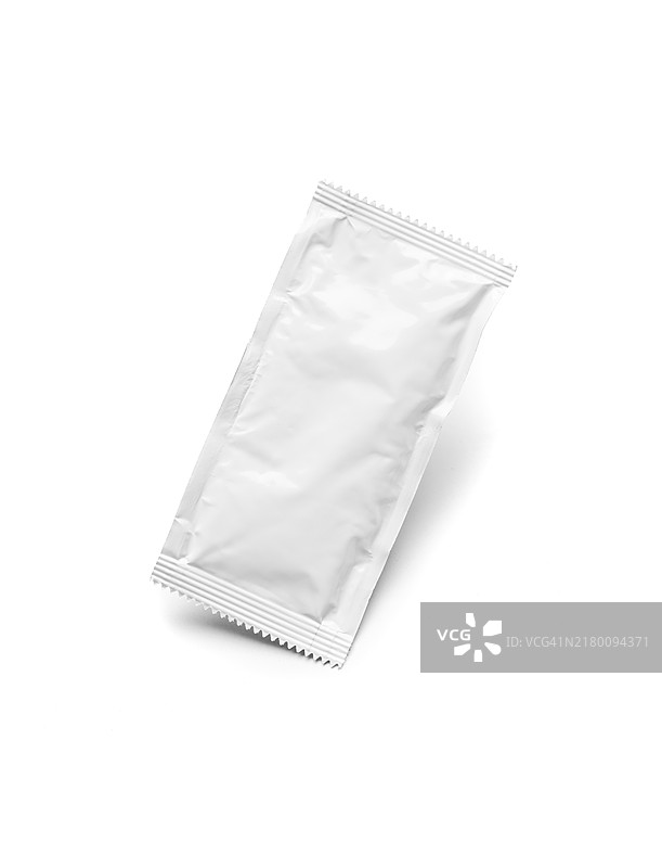 漂浮在白色背景上的空白白色调味品包图片素材