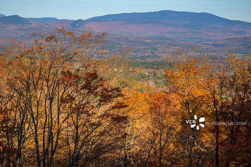 美国佛蒙特州布拉德福德赖特山秋景图片素材