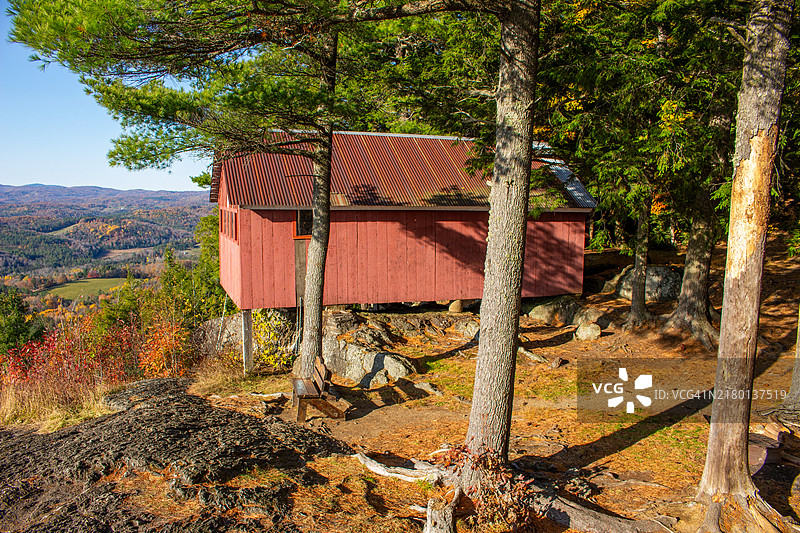 美国佛蒙特州布拉德福德赖特山顶的小屋图片素材