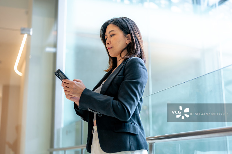 现代金融：桥接专业知识与技术图片素材