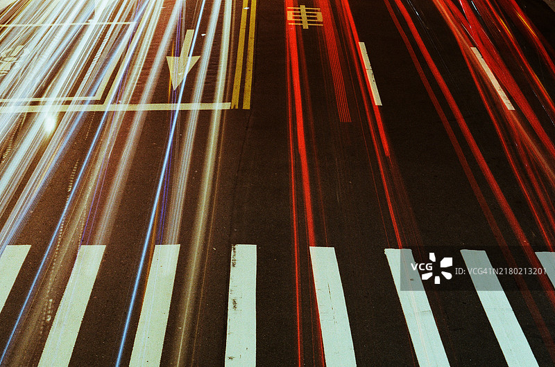 台北夜间的光轨图片素材