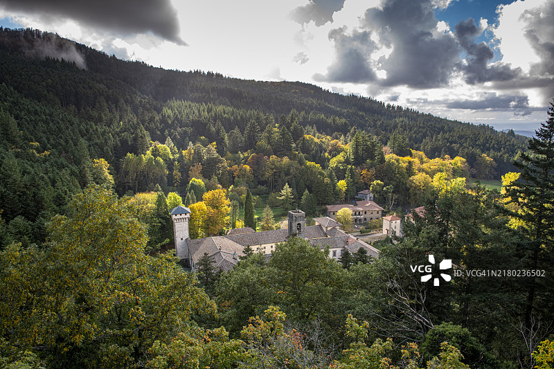 托斯卡纳瓦隆布罗萨修道院景观图片素材