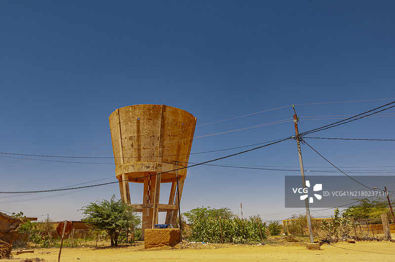 阿加德兹镇的水箱图片素材