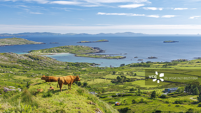 俯瞰爱尔兰凯里郡的蔚蓝大海图片素材