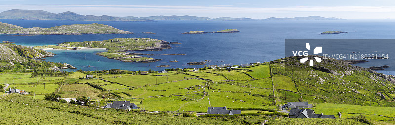 俯瞰爱尔兰凯里郡的蔚蓝大海图片素材