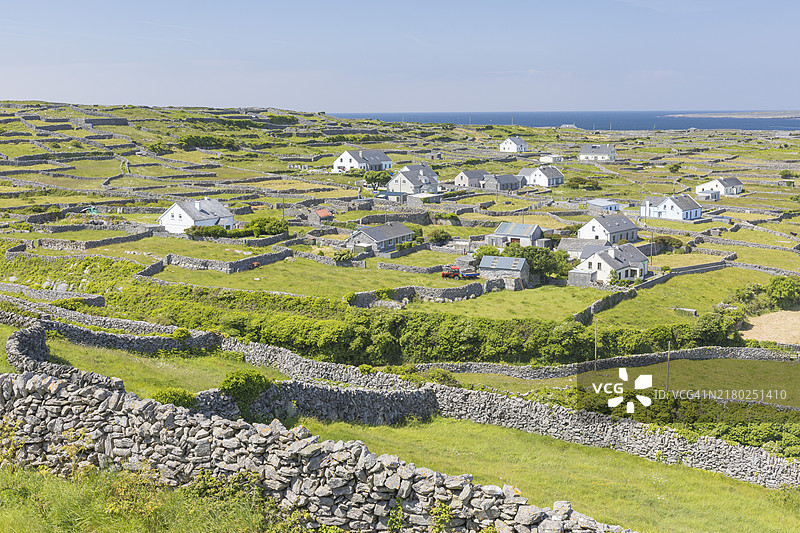 爱尔兰的伊尼希尔村庄图片素材