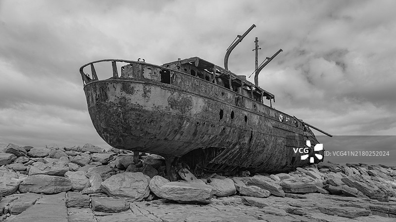 爱尔兰的生锈沉船图片素材
