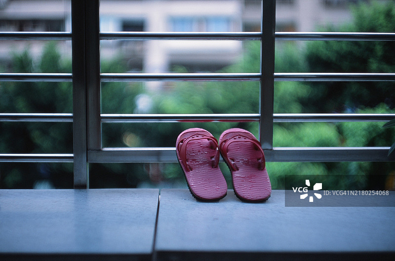 晒干的拖鞋图片素材