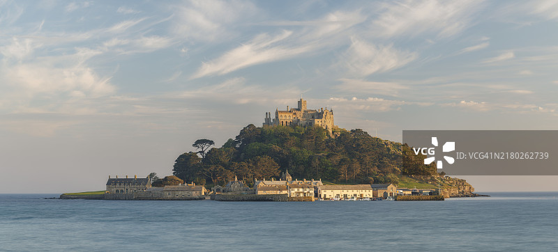 英国康沃尔郡彭赞斯圣迈克尔山岛屿修道院全景图图片素材